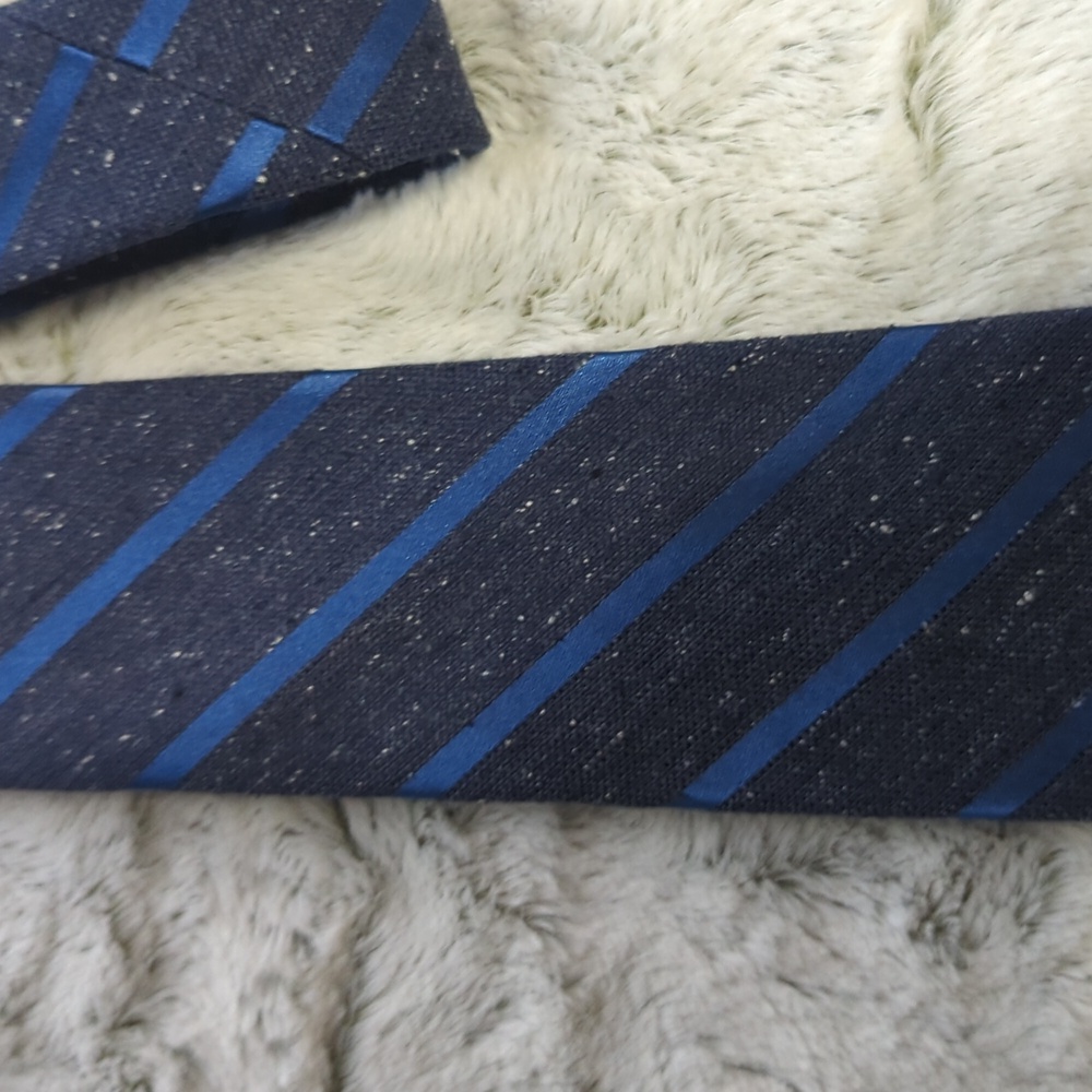 Express Necktie - Picture 2 of 4